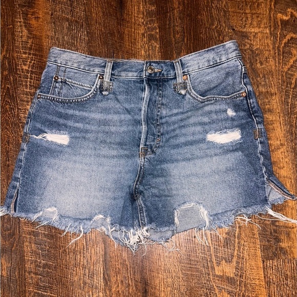 We the Free Women's Distressed Cutoff Jean Shorts Medium Wash Blue Size 29 - Picture 2 of 7